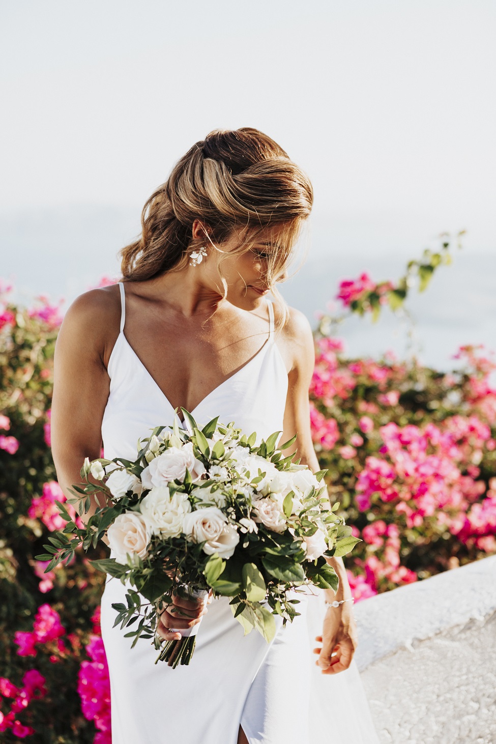 bouquets-elopement-wedding-in-santorini-greece